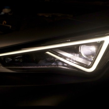 KUFATEC LED Matrix Scheinwerfer mit LED TFL für Seat Formentor KM7