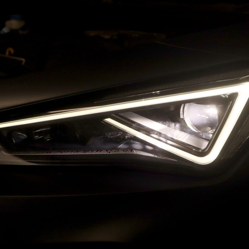 KUFATEC LED Matrix Scheinwerfer mit LED TFL für Seat Formentor KM7
