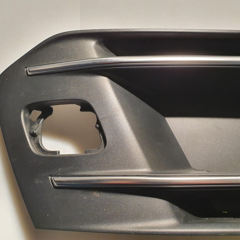 4M0 807 152 A Blende Rechts von Volkswagen