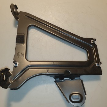 8T0 035 464 Halter für Verstärker von Volkswagen