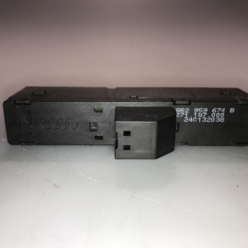 8R2 959 674 B von Volkswagen