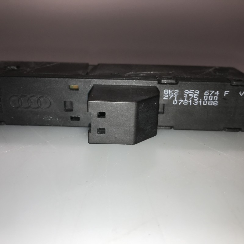 8K2 959 674 F Mehrfachschalter für Fahrzeuge mit ESP o von Volkswagen