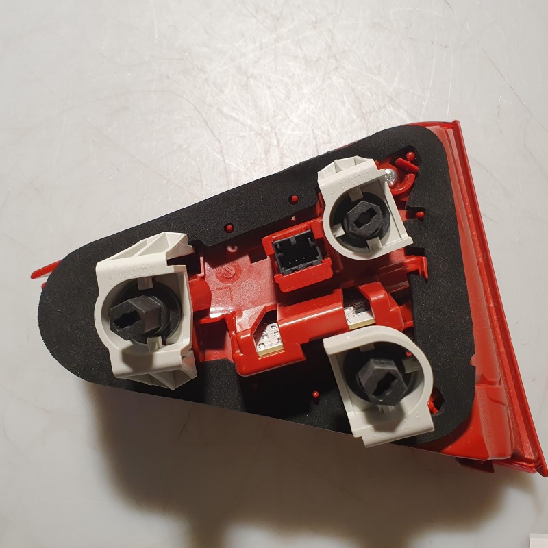 8T0 945 094 C LED Schlussleuchte Rücklicht von Volkswagen