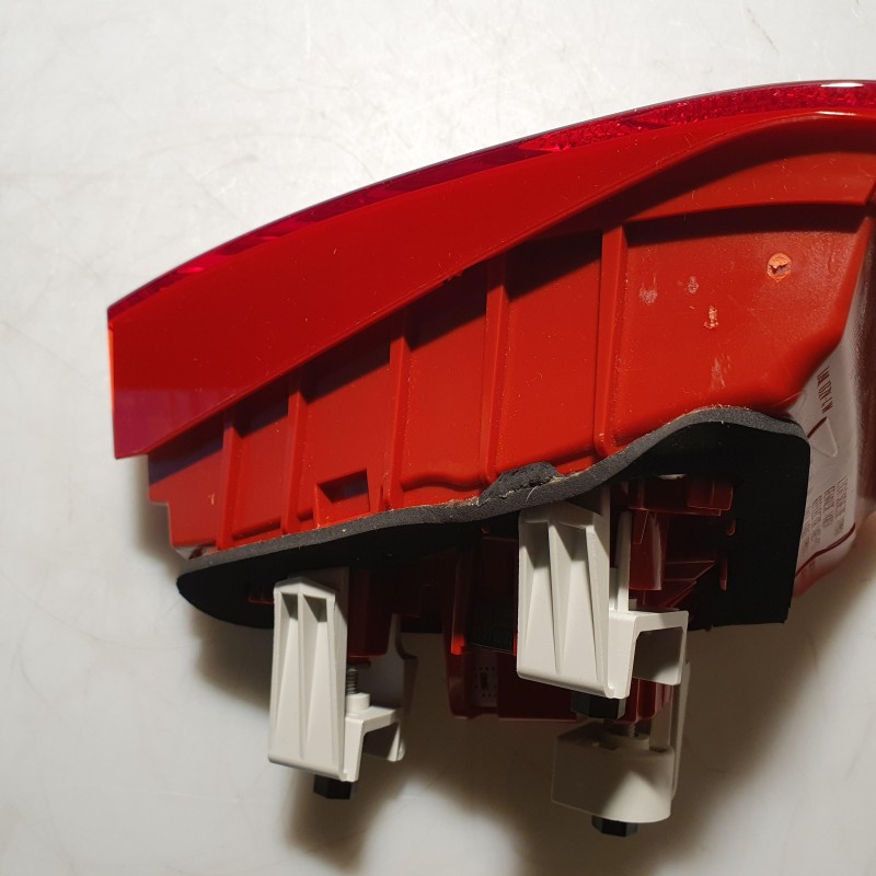 8T0 945 094 C LED Schlussleuchte Rücklicht von Volkswagen