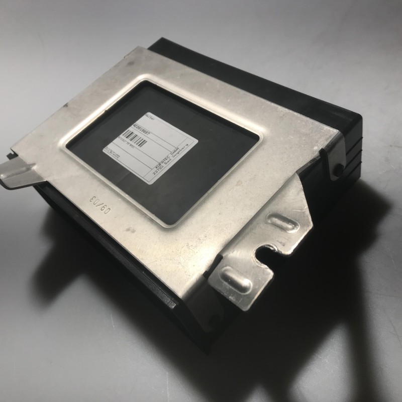 4E0 919 897 Halter von Volkswagen