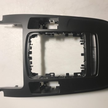 8K0 864 261 Abdeckung Mittelkonsole mit Zubehör von Volkswagen