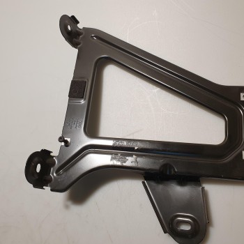 8T8 035 464 Halter für Verstärker von Volkswagen