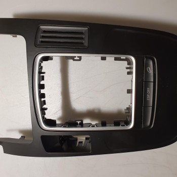 8K0 864 261 Verkleidung Rahmen Mittelkonsole von Volkswagen