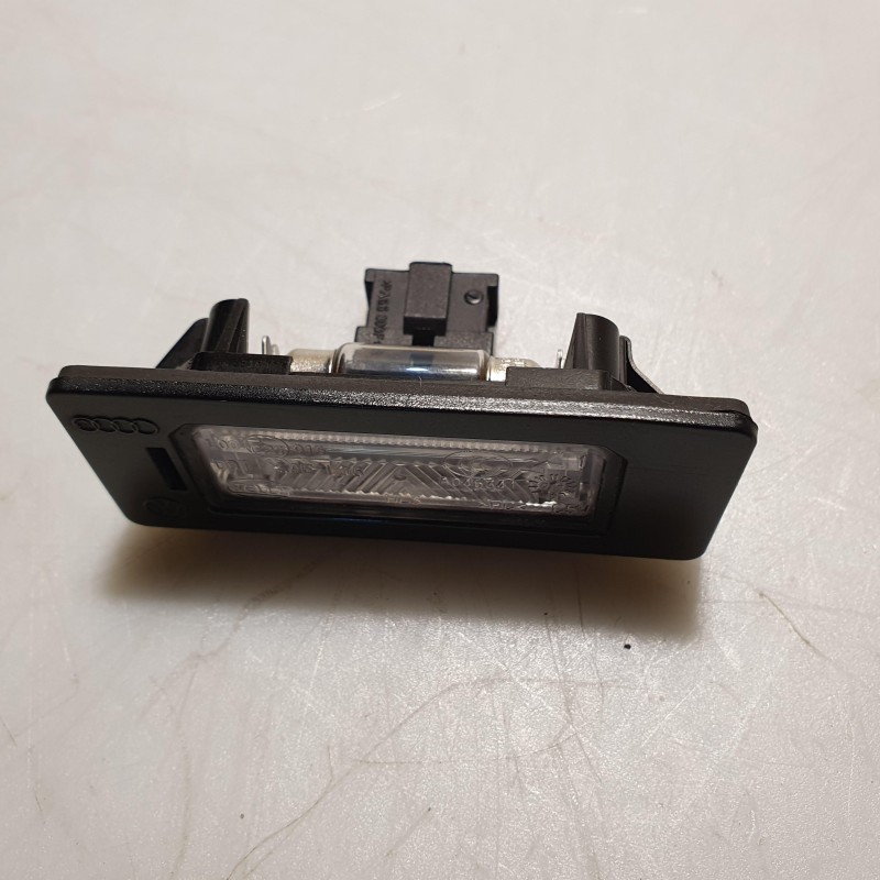 8T0 943 021 Kennzeichenleuchte mit Leuchtmittel von Volkswagen