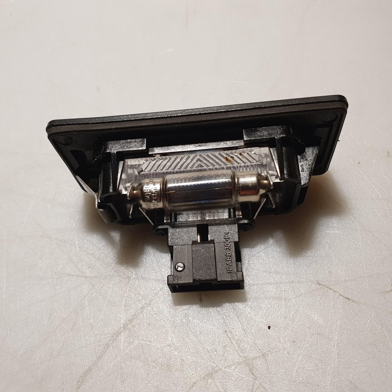 8T0 943 021 Kennzeichenleuchte mit Leuchtmittel von Volkswagen