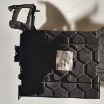 8F0 035 313 A Halter Radio von Volkswagen
