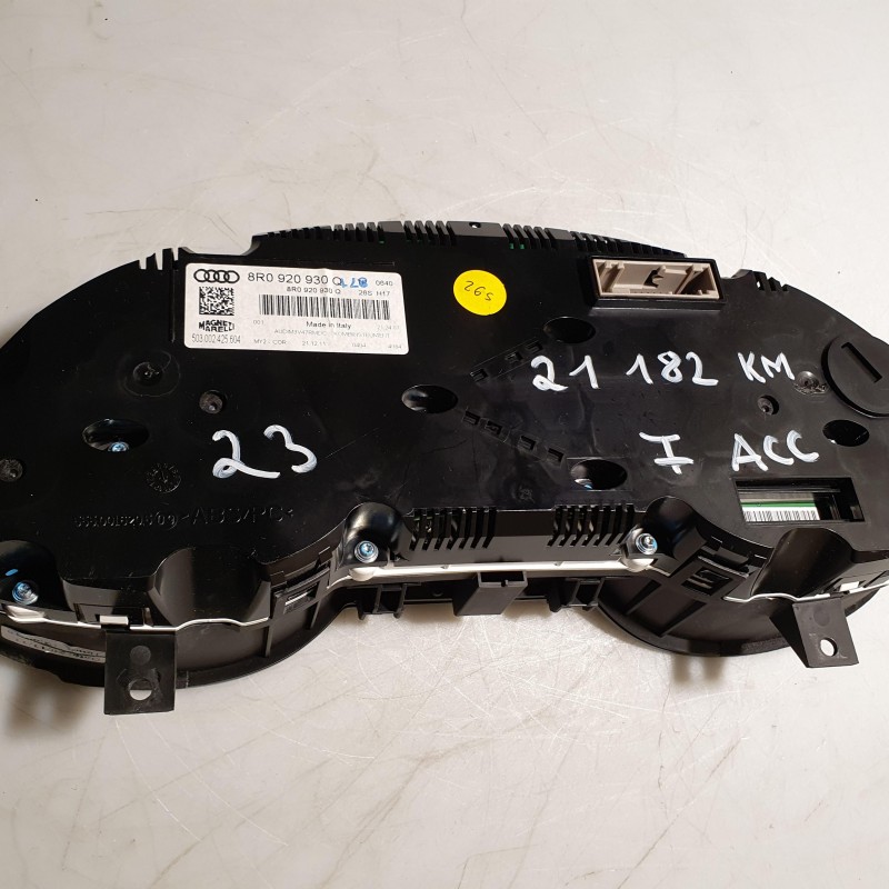 8R0 920 930 Q Kombiinstrument KI Tacho von Volkswagen