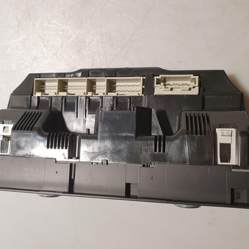 4L0 820 043 AB Klimabedienteil von Volkswagen