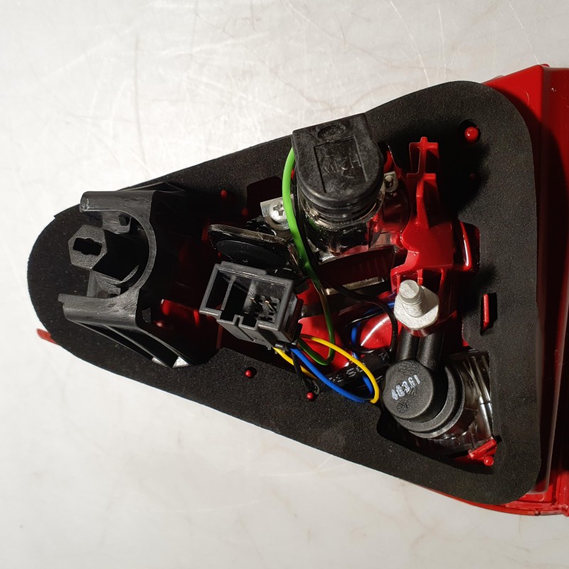 8T0 945 093 A LED Rückleuchte Schlussleuchte von Volkswagen