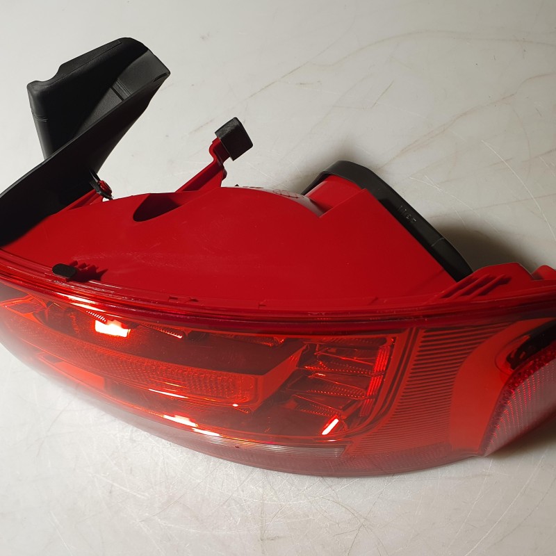8K5 945 096 K LED Rückleuchte Schlussleuchte von Volkswagen