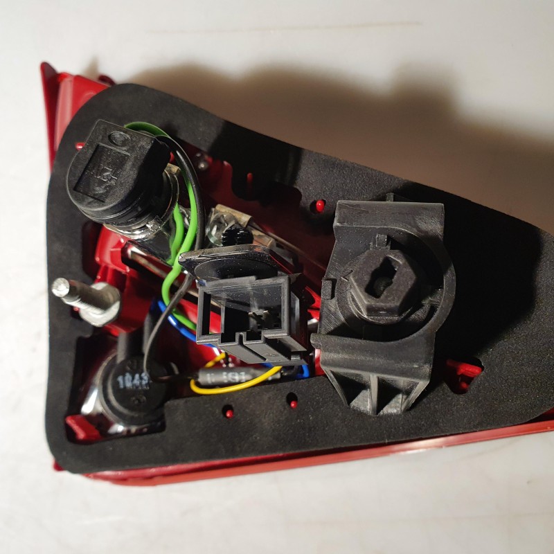 8T0 945 094 A LED Rückleuchte Schlussleuchte von Volkswagen