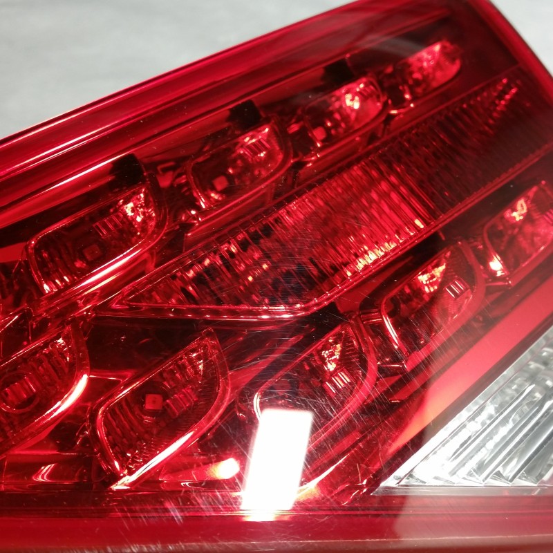 8T0 945 094 A Schlussleuchte rechts von Volkswagen