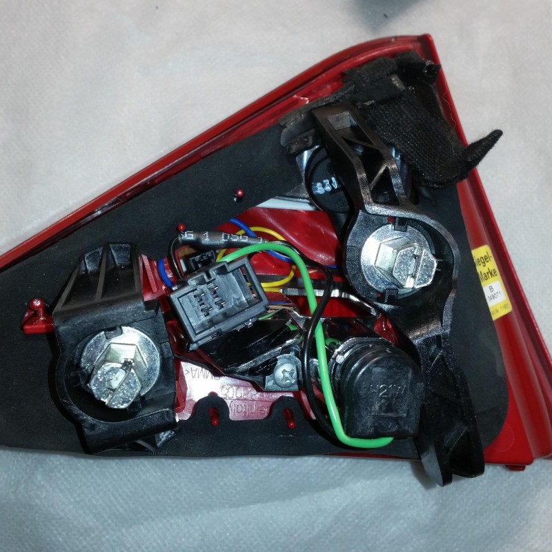8T0 945 094 A Schlussleuchte rechts von Volkswagen