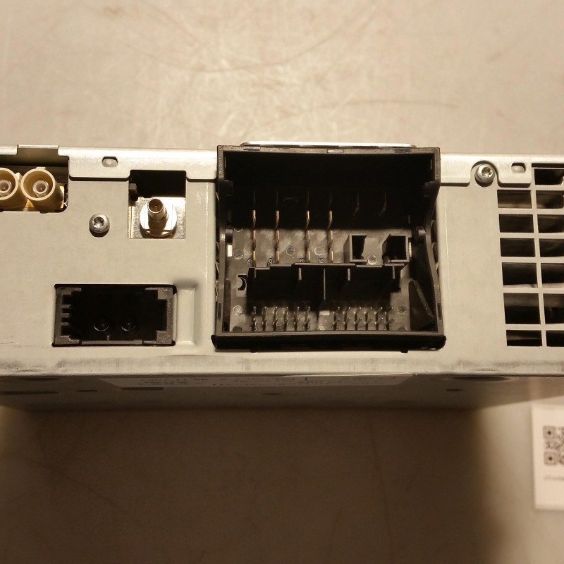 4F0 035 082 Radiobox von Volkswagen