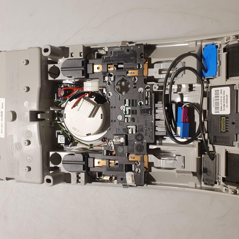 4F0 947 135 BR 9NQ Innenleuchte mit Homelink von Volkswagen