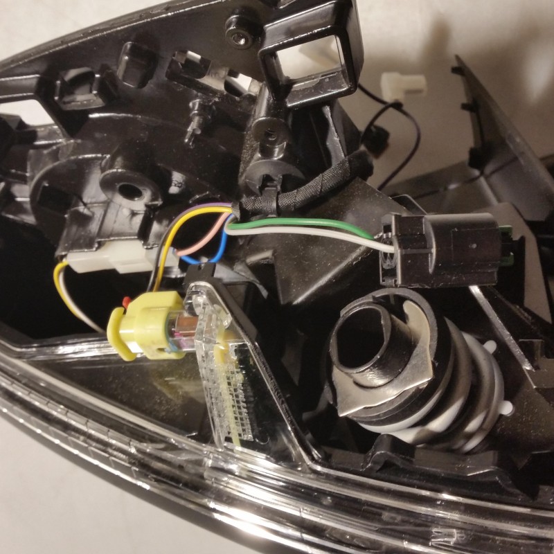 4M1 857 410 B H9B9 Spigel Rechts mit Spurwechselassistent von Volkswagen