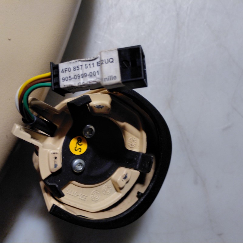 4F0 857 511 E 2UQ von Volkswagen
