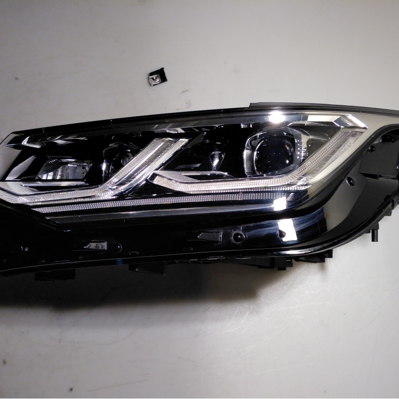 5NN 941 081 D Frontscheinwerfer beschädigt von Volkswagen