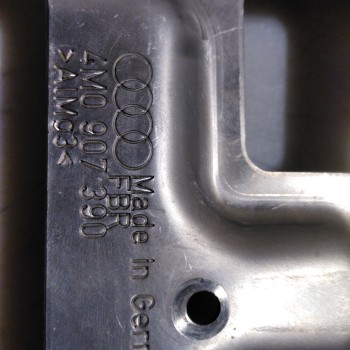 4M0 907 390 Halter von Volkswagen