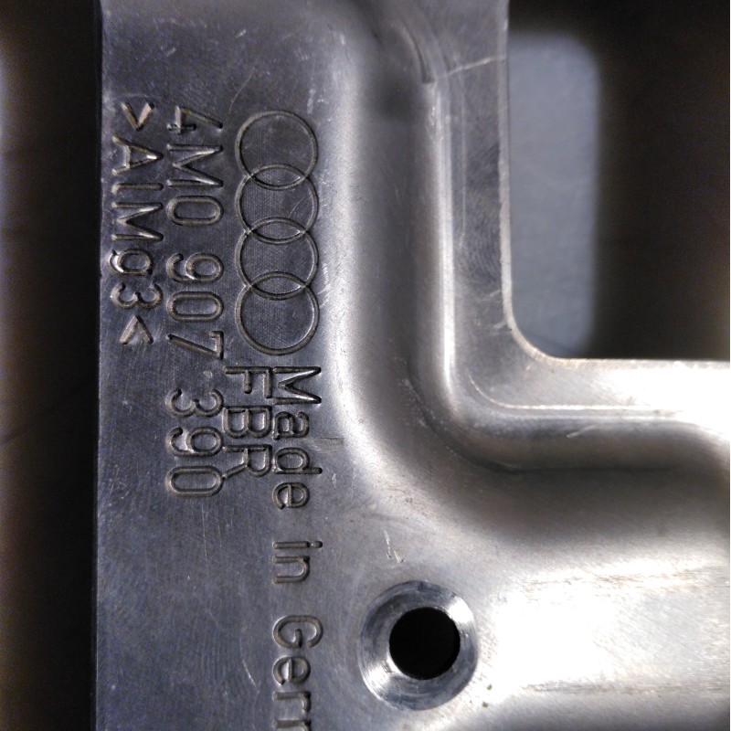 4M0 907 390 Halter von Volkswagen