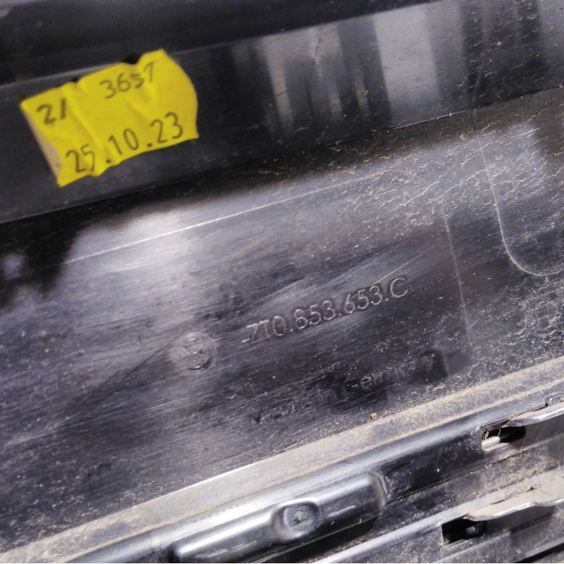 7TO 853 653 C Kühlergrill links von Volkswagen